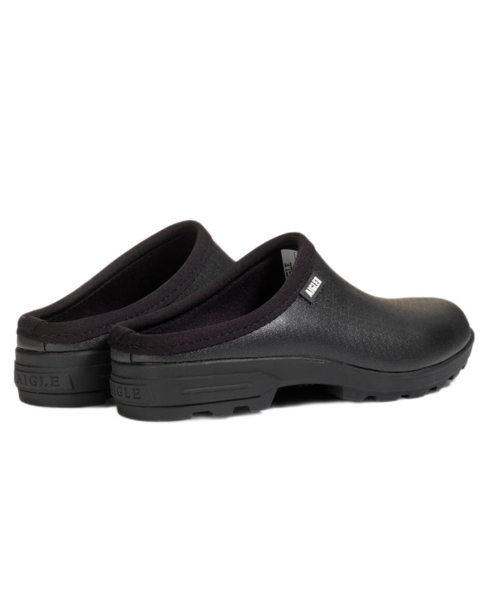 Noir coloured Aigle Mens Lessfor Dual Material Open Clogs on white background #colour_noir