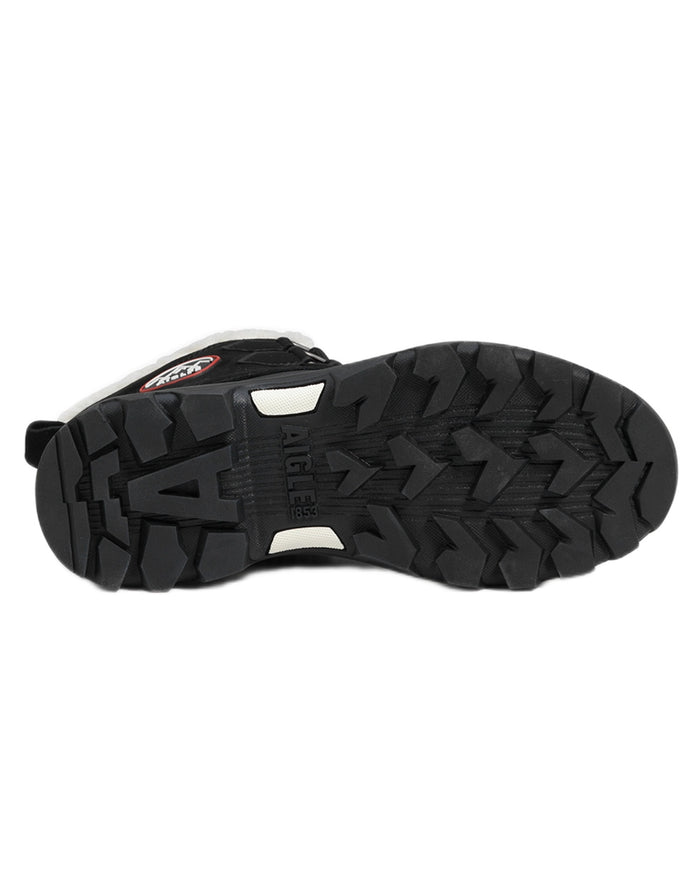 Noir coloured Aigle Mens Snow Boots on white background #colour_noir