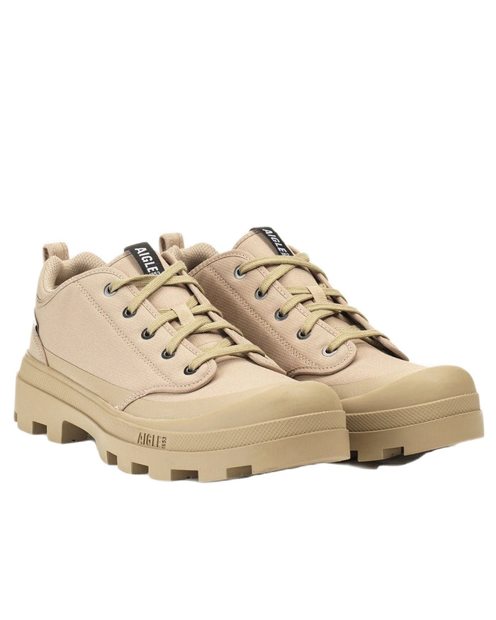 Sable coloured Aigle Mens Iconic Walking Shoes on white background #colour_sable