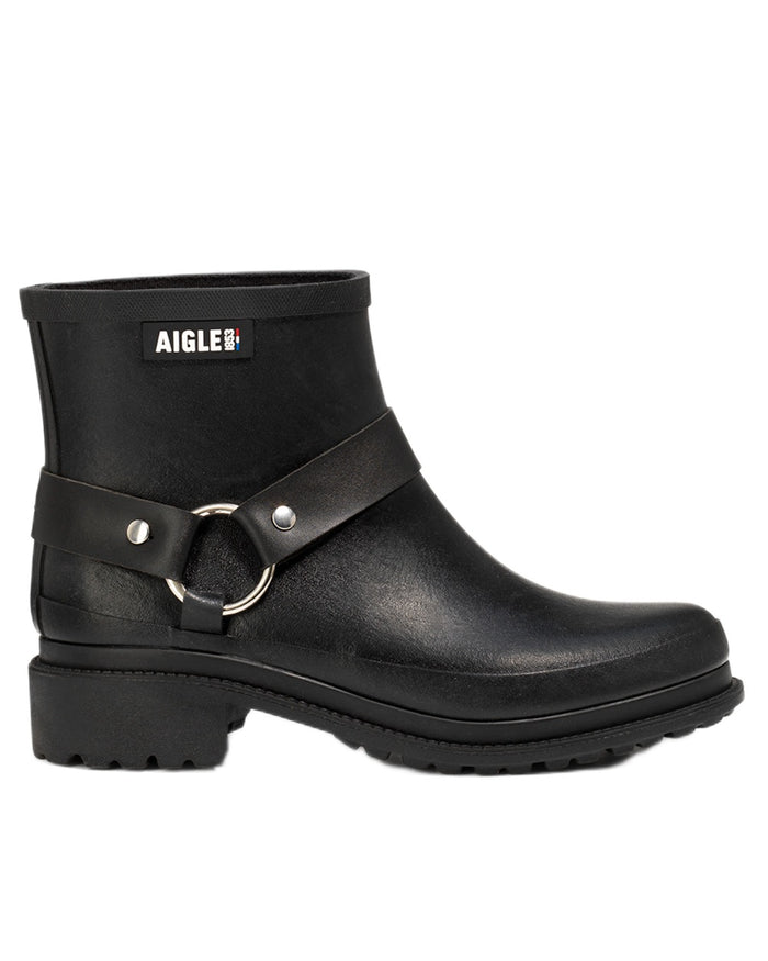 Noir coloured Aigle Womens Macadames Short Wellington Boots on white background #colour_noir