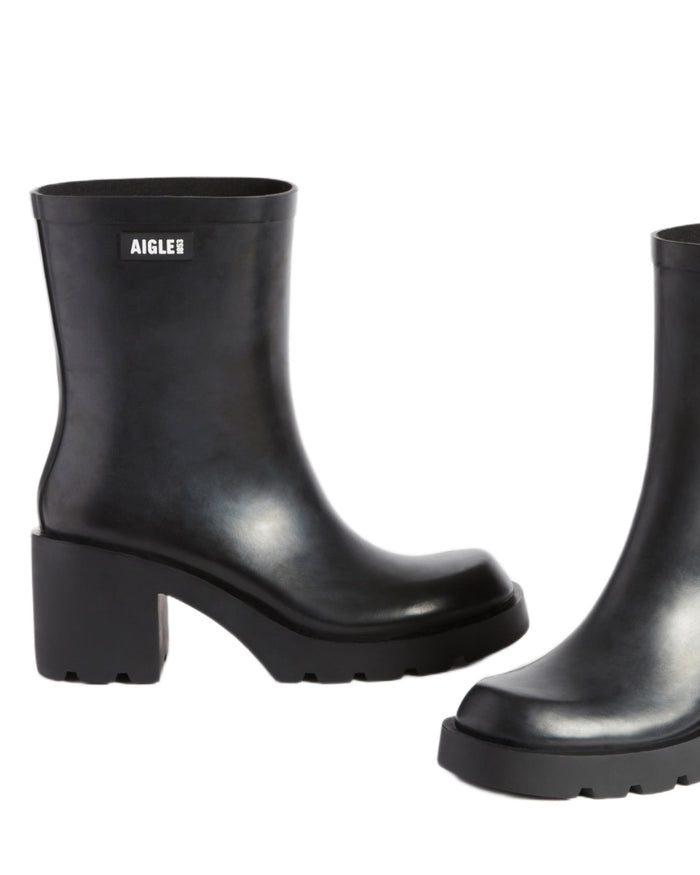 Noir coloured Aigle Womens Monceau Heeled Ankle Boots on white background #colour_noir