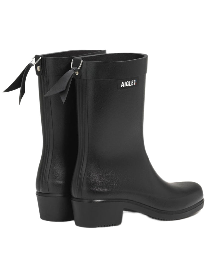 Noir coloured Aigle Womens Myrica Mid Ankle Boots on white background #colour_noir