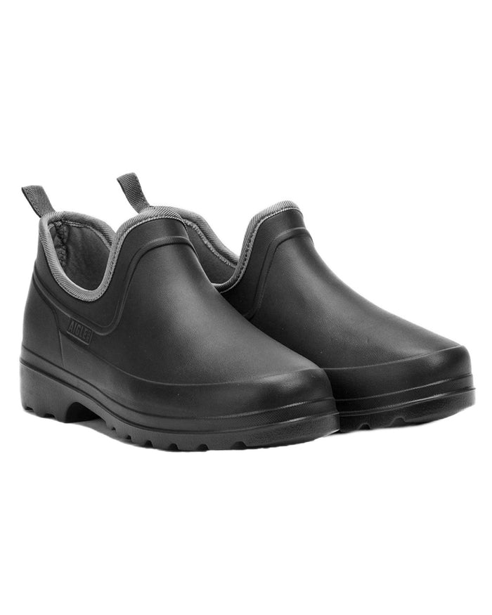 Noir coloured Aigle Womens Taden Plus 2 Ultra Light Closed Clogs on white background #colour_noir
