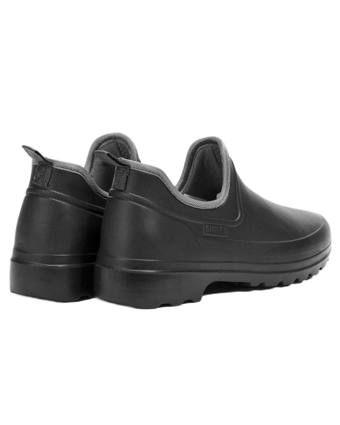 Noir coloured Aigle Womens Taden Plus 2 Ultra Light Closed Clogs on white background #colour_noir