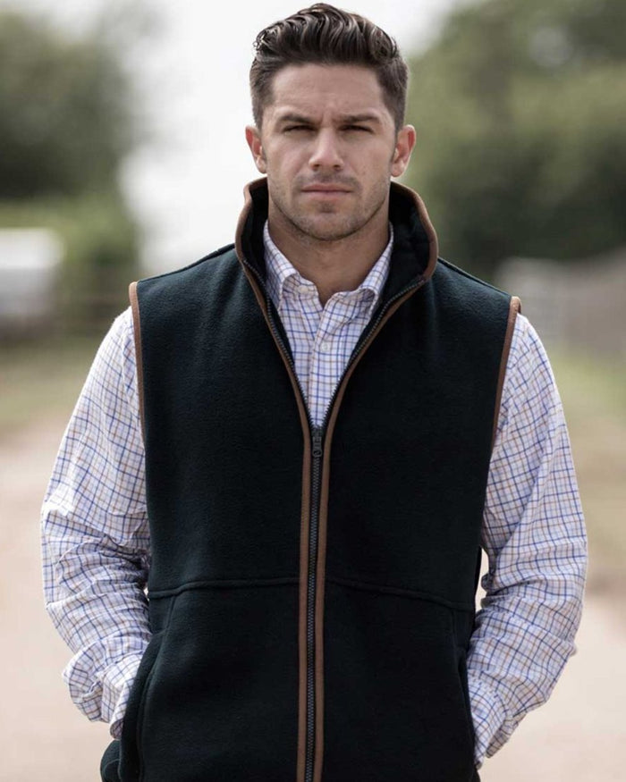 Dark Navy coloured Alan Paine Aylsham Fleece Jacket on blurry background #colour_dark-navy
