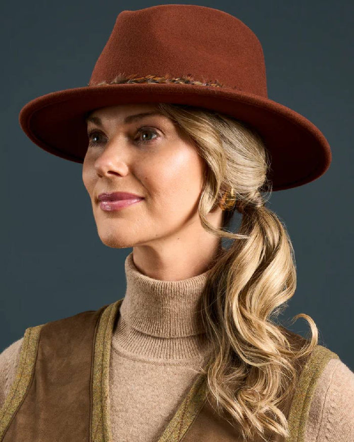 Grove coloured Alan Paine Combrook Ladies Tweed Shooting Waistcoat on indoor background #colour_grove