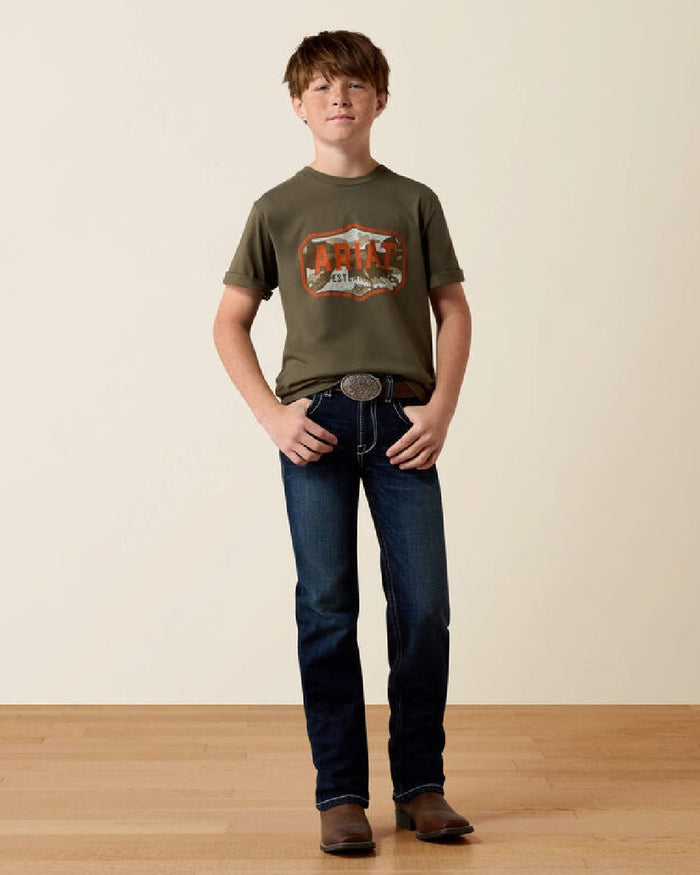 Green coloured Ariat Wild Creek Camo T-Shirt on beige background #colour_green