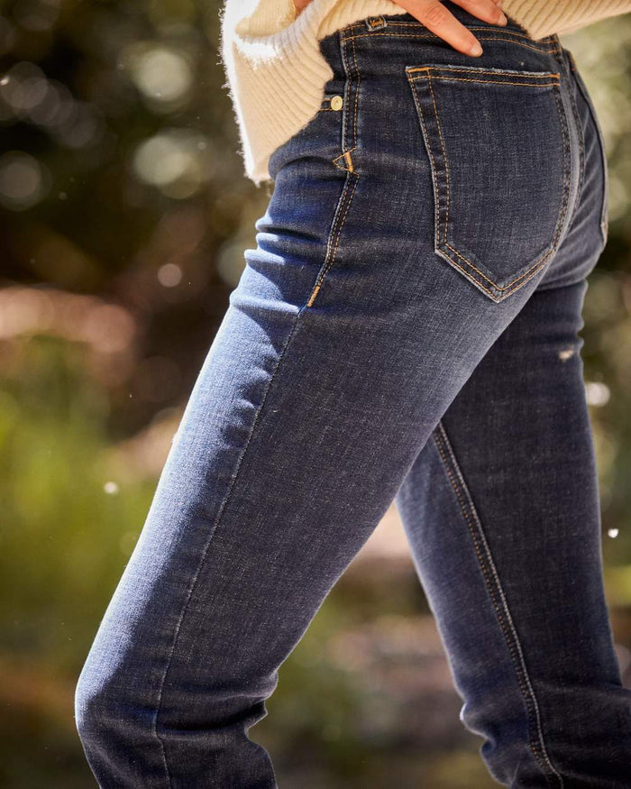 Puerto Rico Coloured Ariat Womens High Rise Bridle Skinny Jeans On A Blurry Background #colour_puerto-rico