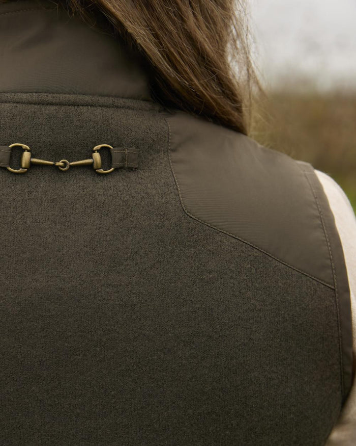 Earth coloured Ariat Womens Millbrae Gilet on field background #colour_earth