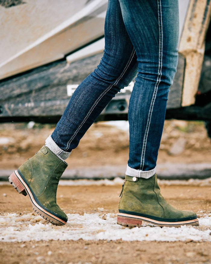 Celestial Coloured Ariat Womens Real Mid Rise Outseam Ella Skinny Jean on street background #colour_celestial