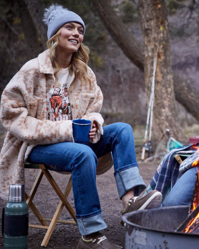 Mackenzie coloured Ariat Womens Real Perfect Rise Abby Straight Jeans on forest background #colour_mackenzie