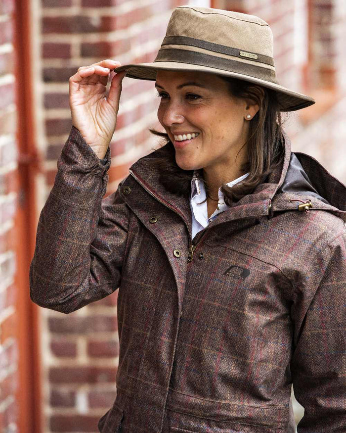 Camel Coloured Baleno Edith Waterproof Hat on blurry background #colour_camel