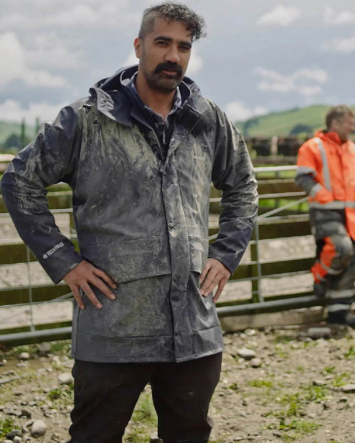 Navy coloured Betacraft Mens Techniflex Parka on farm background #colour_navy