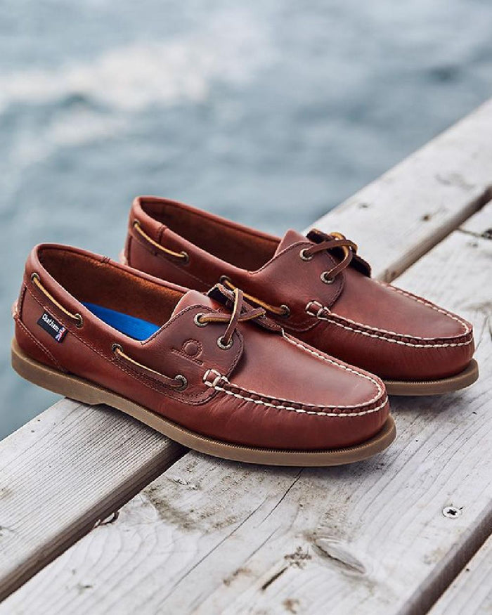 Chestnut Coloured Chatham Mens The Deck II G2 Premium Leather Boat Shoes on blurry background #colour_chestnut