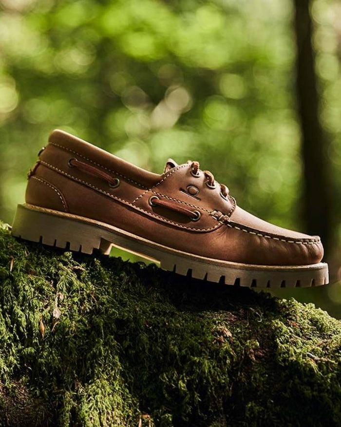 Tan Coloured Chatham Mens Sperrin-Winter Boat Shoes on forest background #colour_tan