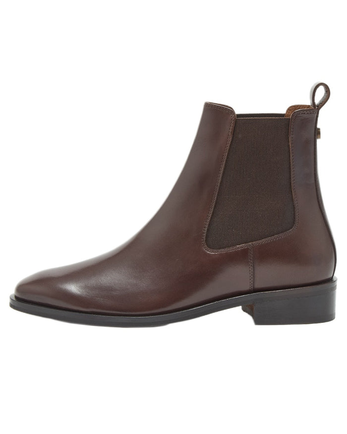 Dark Brown Coloured Chatham Womens Allerton Premium Leather Chelsea Boots on white background #colour_dark-brown