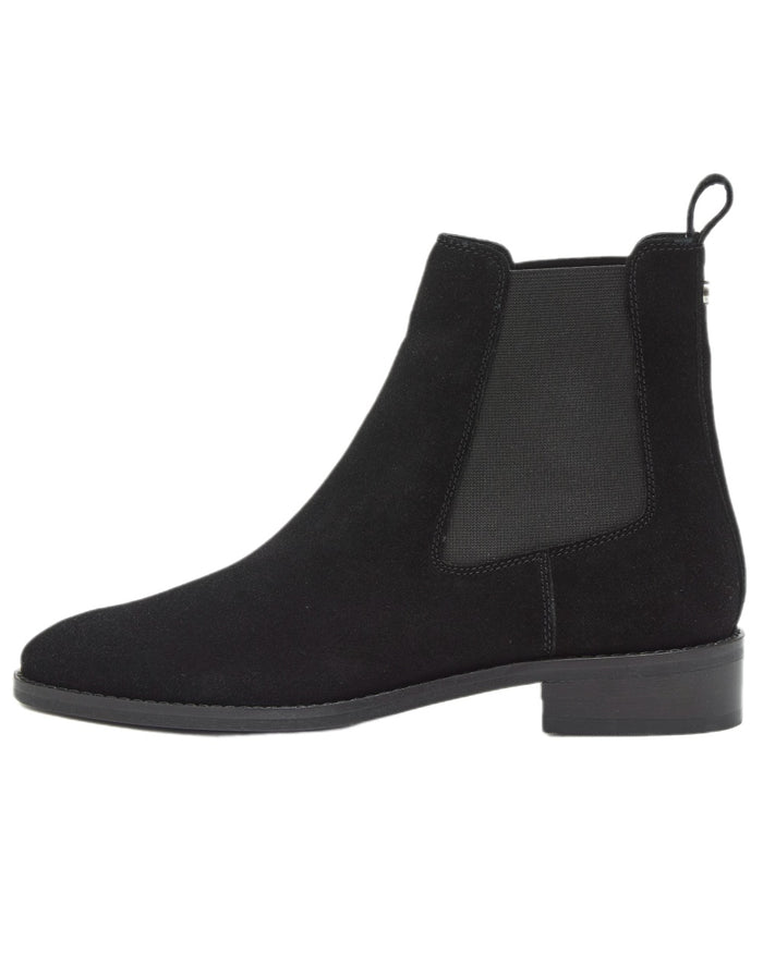 Black Coloured Chatham Womens Lynch Premium Suede Chelsea Boots on white background #colour_black
