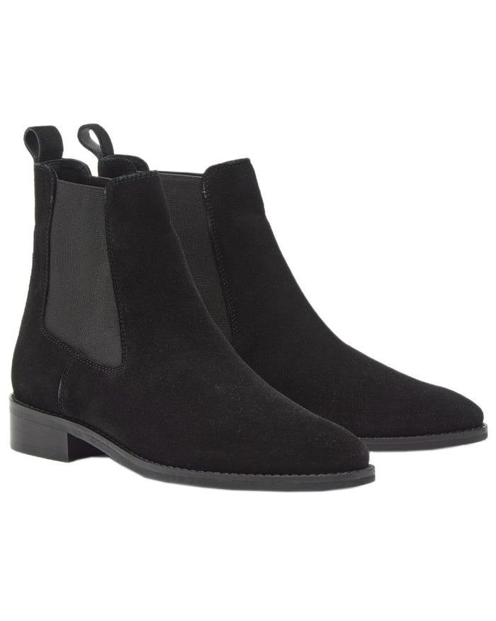 Black Coloured Chatham Womens Lynch Premium Suede Chelsea Boots on white background #colour_black