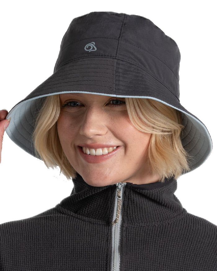 Black Pepper Niagara Blue coloured Craghoppers NosiLife Sun Hat III on white background #colour_black-pepper-niagara-blue