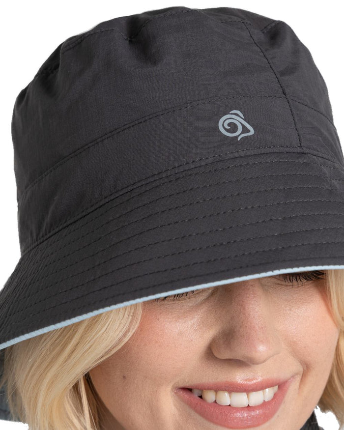 Black Pepper Niagara Blue coloured Craghoppers NosiLife Sun Hat III on white background #colour_black-pepper-niagara-blue