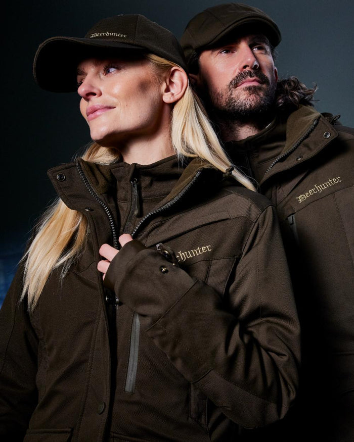 Art Green coloured Deerhunter Muflon Pro Flatcap on dark background #colour_art-green