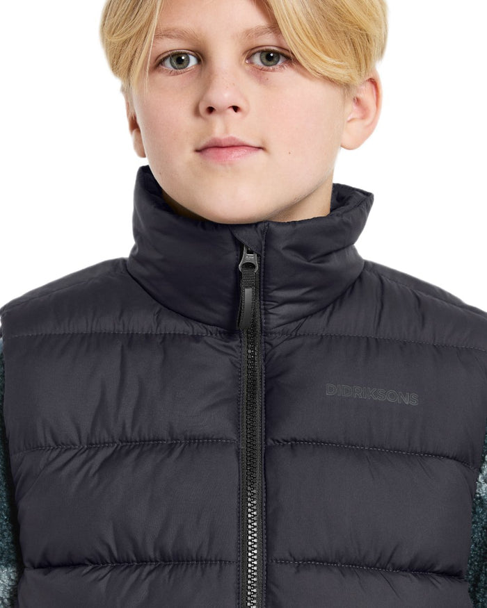 Black coloured Didriksons Childrens Kilo Vest 2 on white background #colour_black