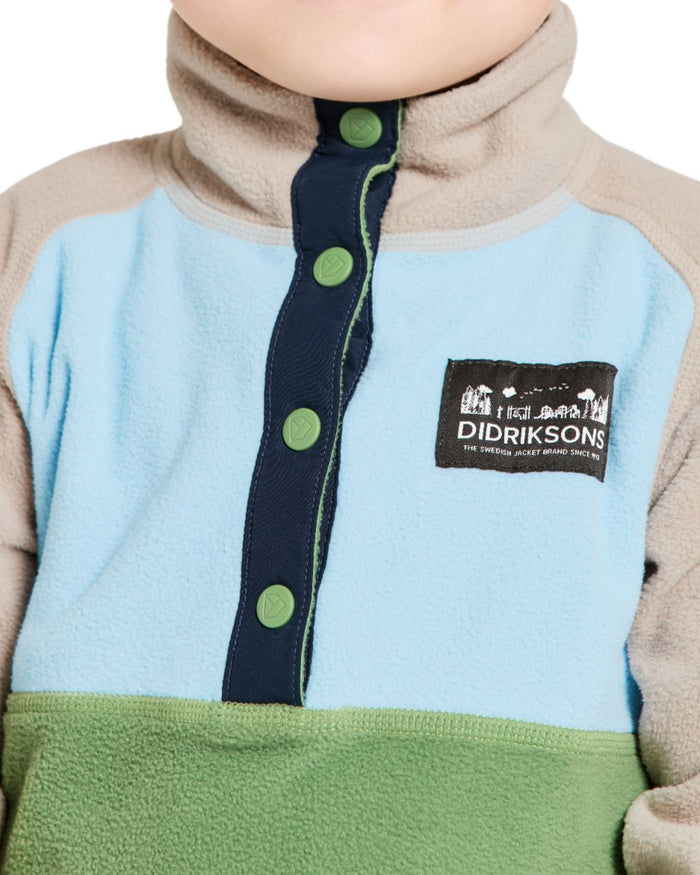 Algae Green coloured Didriksons Childrens Monte Half Button Fleece 4 on white background #colour_algae-green