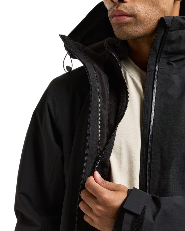 Black coloured Didriksons Trien Jacket on white background #colour_black