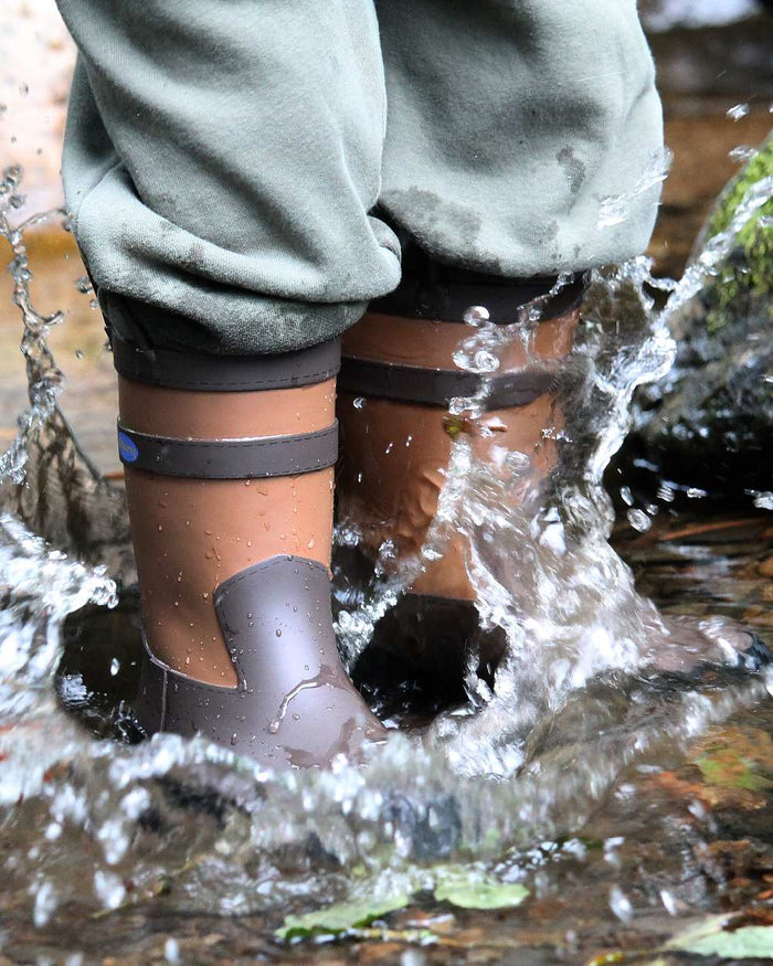 Walnut Coloured Dubarry Childrens Splash Waterproof Boots on outdoor background #colour_walnut