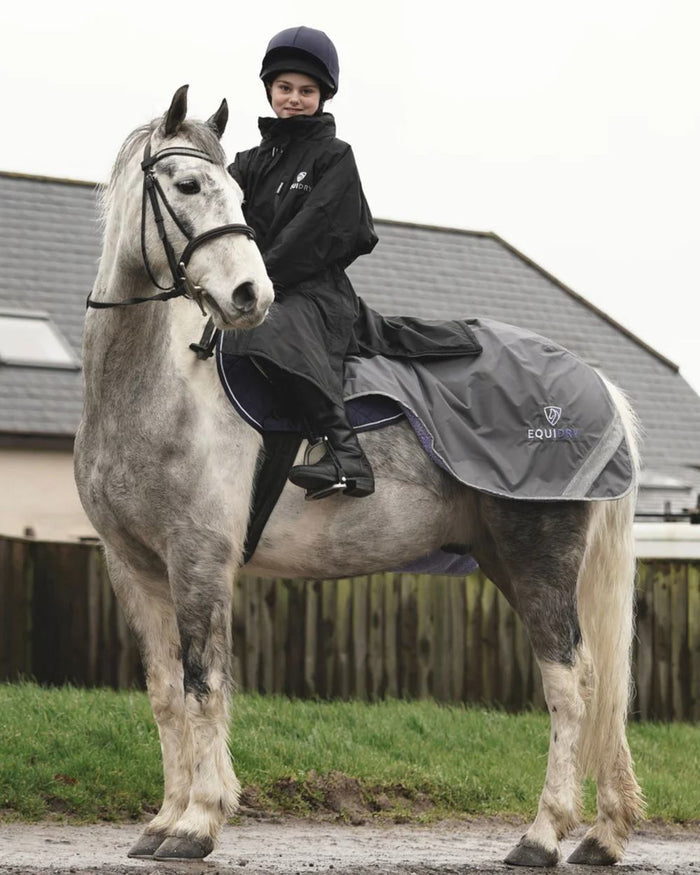 Black coloured Equidry Children Pro Ride Evolution Thin Fleece With Stowaway Hood on farm background #colour_black