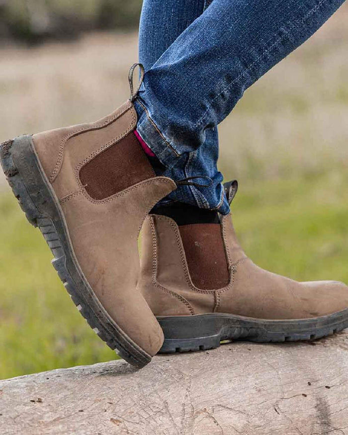 Crazyhorse Coloured Hard Yakka Outback Steel Toe Safety Dealer Boots on Outdoor Background
#colour_crazyhorse