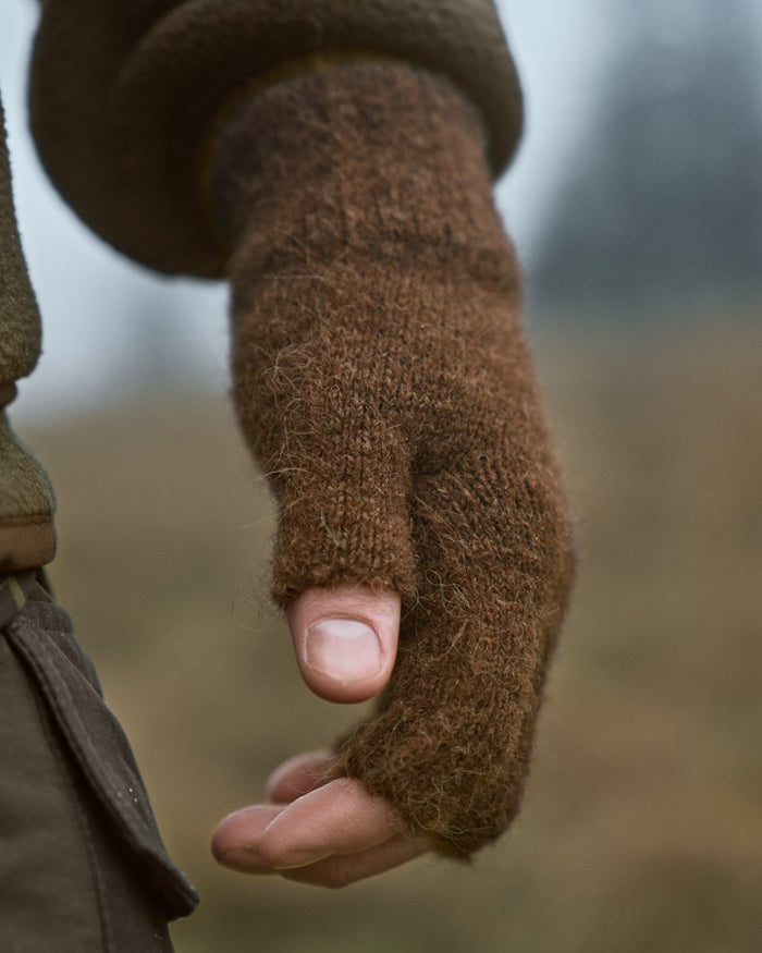 Pinecone Brown Coloured Harkila Alpacka Half Finger Gloves on outdoor background #colour_pinecone-brown