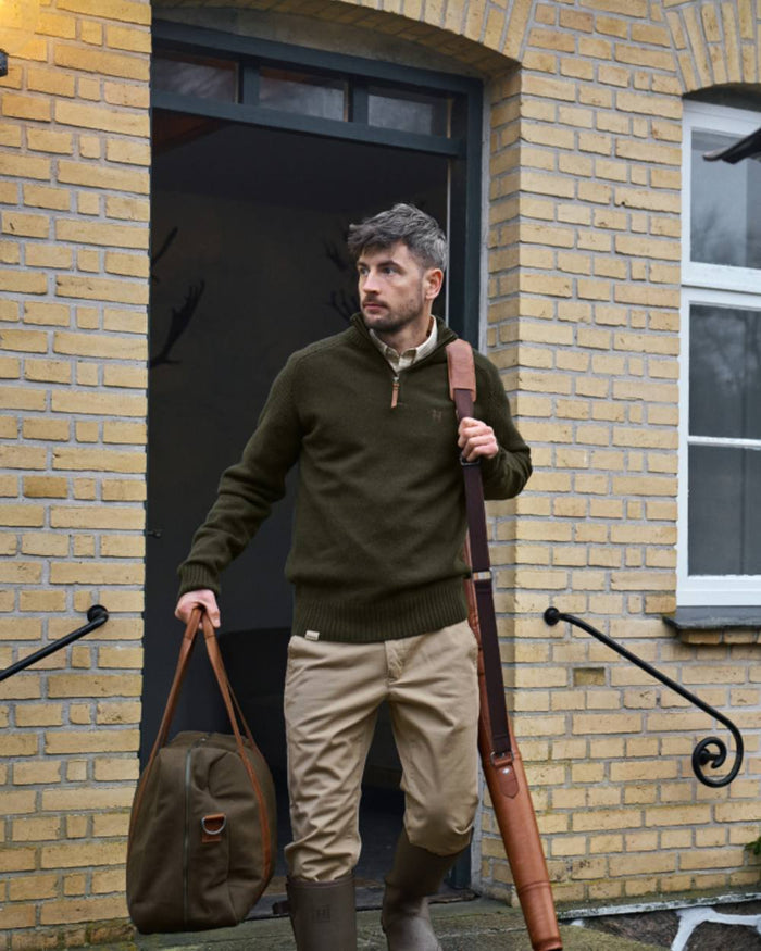 Rosin Coloured Harkila Vincent Merino Half Zip Pullover on outdoor background #colour_rosin