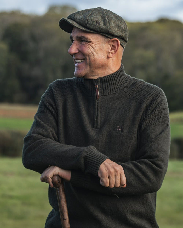 Rosin Coloured Harkila Vincent Merino Half Zip Pullover on forest background #colour_rosin