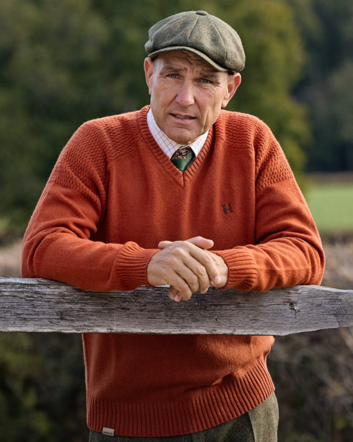 Bombay Brown Coloured Harkila Vincent Merino V-Neck Pullover on forest background #colour_bombay-brown