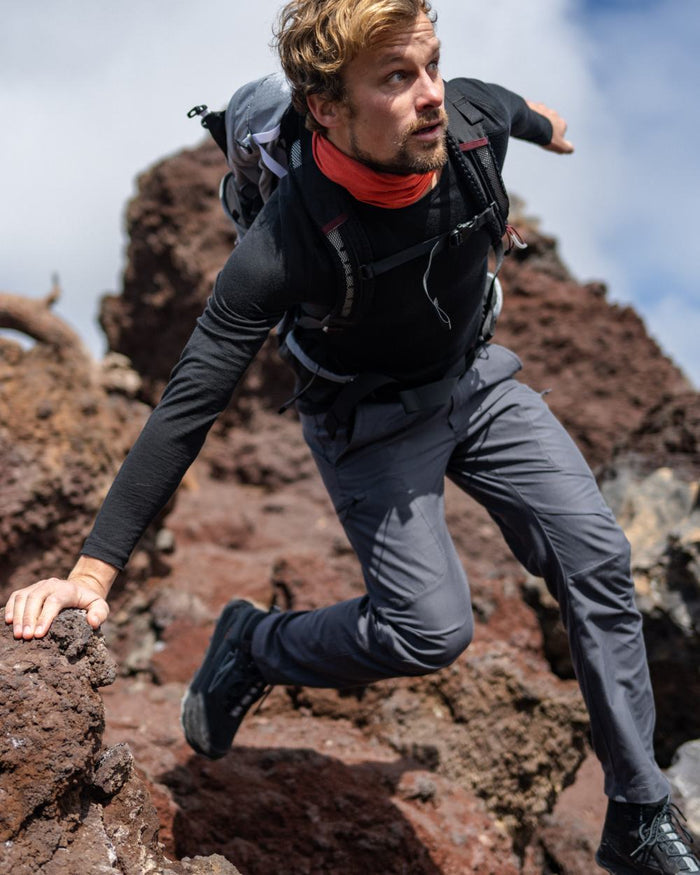 Black Coloured Icebreaker Mens Merino 200 Oasis Crewe Thermal Top on mountain background #colour_black