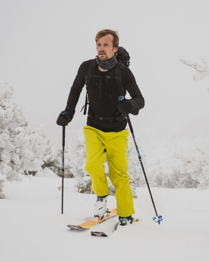 Black Coloured Icebreaker Mens Merino 200 Oasis Crewe Thermal Top on snow background #colour_black