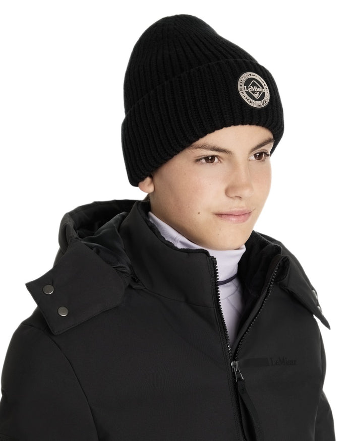 Black coloured LeMieux Bodie Beanie on white background #colour_black