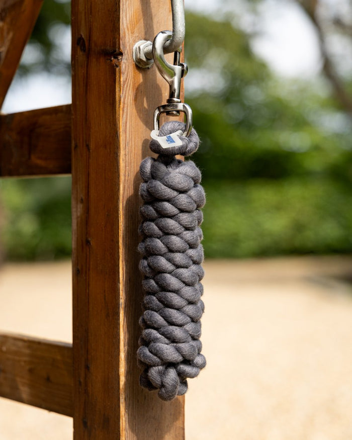 Cinder Coloured LeMieux Polycotton Leadrope On A Stable Background #colour_cinder
