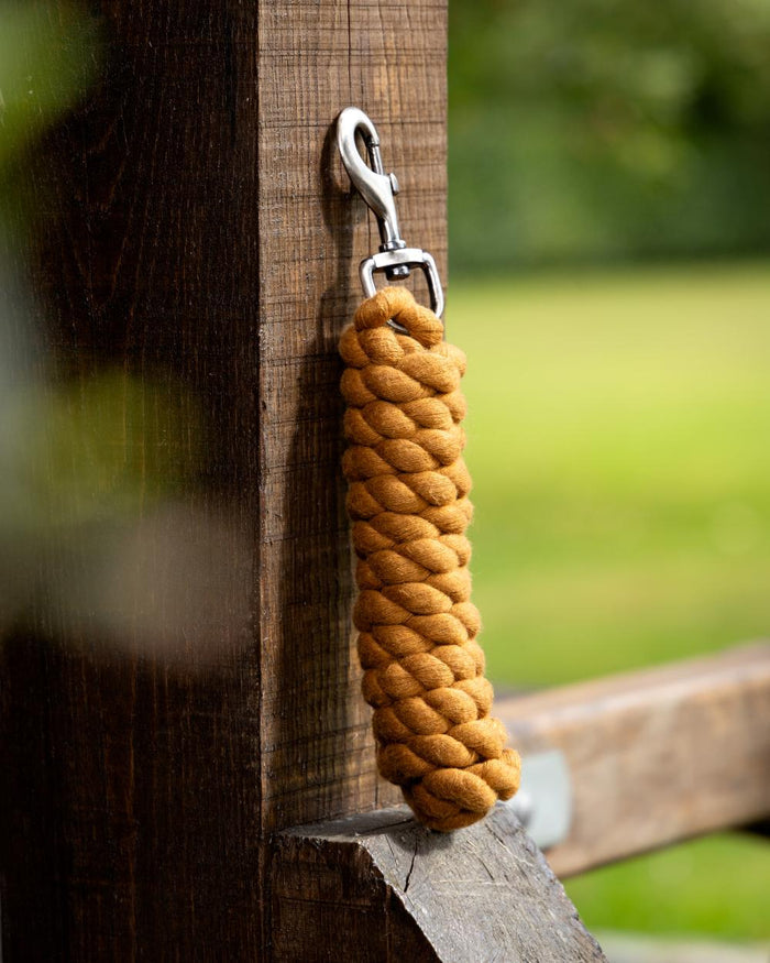 Ginger Coloured LeMieux Polycotton Leadrope On A Stable Background #colour_ginger
