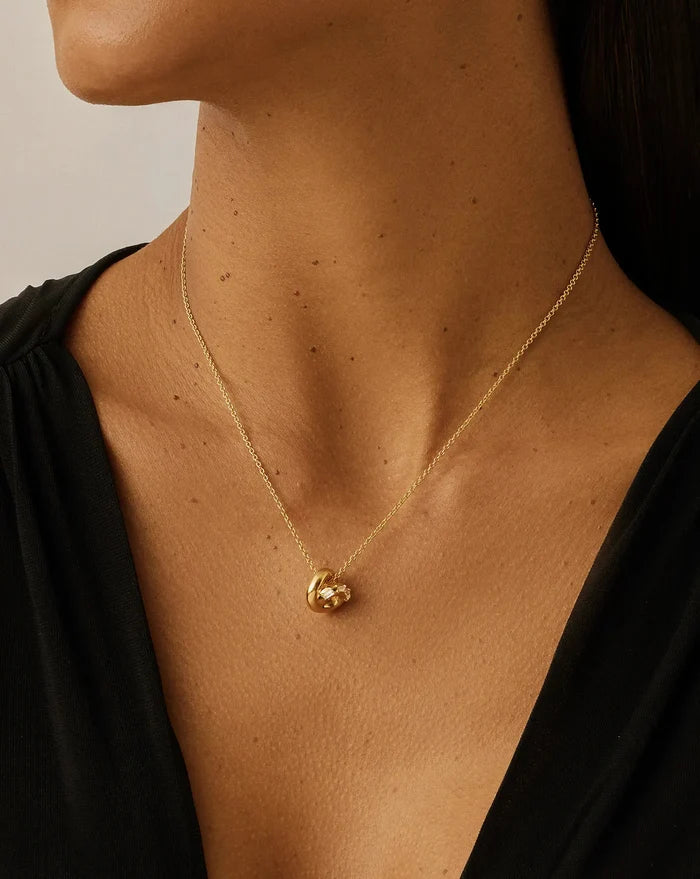 Lucy Williams Pavé Knot Pendant Necklace | 18ct Gold Plated Necklaces Missoma