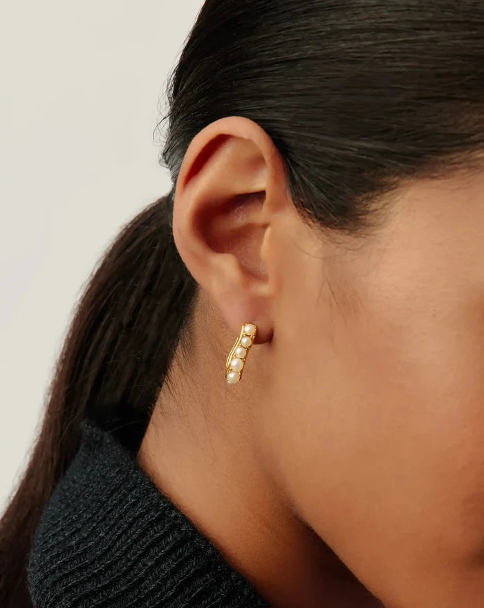 Pearl Wave Small Hoop Earrings | 18ct Gold Plated/Pearl Earrings Missoma