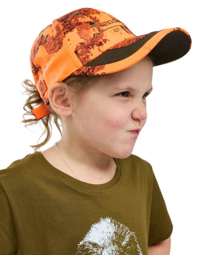 Strata Blaze Moss Green coloured Pinewood Childrens Camou Cap on white background #colour_strata-blaze-moss-green