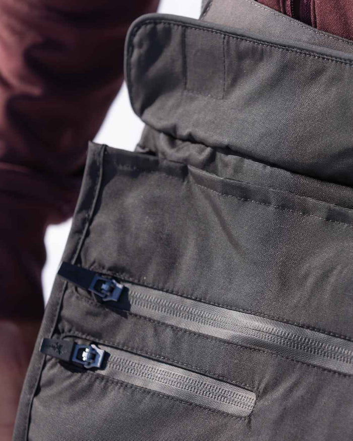 Black Dark Anthracite Coloured Pinewood Dog Sports Utility Belt on snow background #colour_black-dark-anthracite