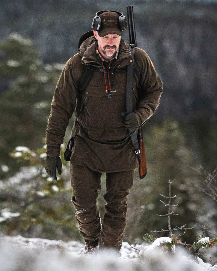 Suede Brown Coloured Pinewood Mens Furudal Hunters 2L Anorak on snow background #colour_suede-brown