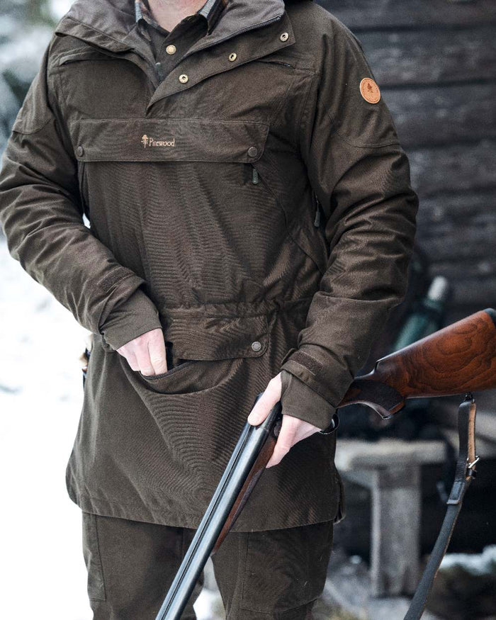 Suede Brown Coloured Pinewood Mens Furudal Hunters 2L Anorak on snow background #colour_suede-brown