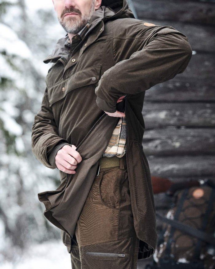 Suede Brown Coloured Pinewood Mens Furudal Hunters 2L Anorak on snow background #colour_suede-brown