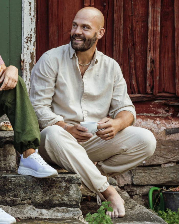 Linen Beige coloured Pinewood Mens Varnamo InsectSafe Hemp Mix Trousers on outdoor background #colour_linen-beige