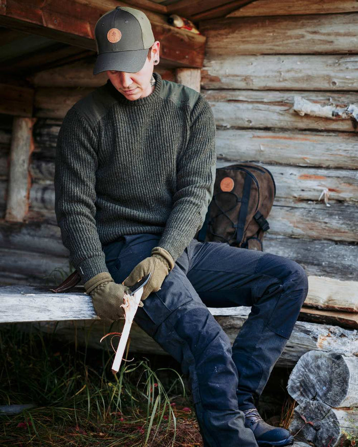 Hunting Green Coloured Pinewood Samuel Fleece Gloves on outdoor background #colour_hunting-green