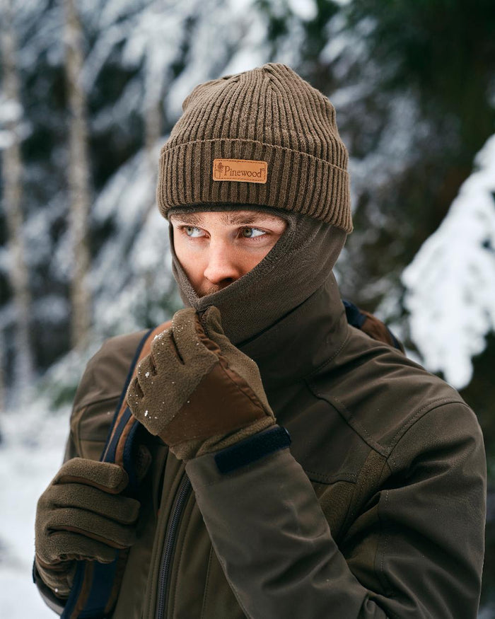 Hunting Brown Suede Brown Coloured Pinewood Smaland Hunters Extreme Fleece Gloves on snow background #colour_hunting-brown-suede-brown